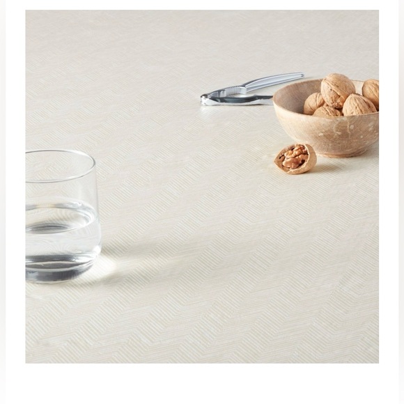 Mainstays Herringbone PEVA Tablecloth, Beige, 70"..round..(NWT) - Picture 3 of 7